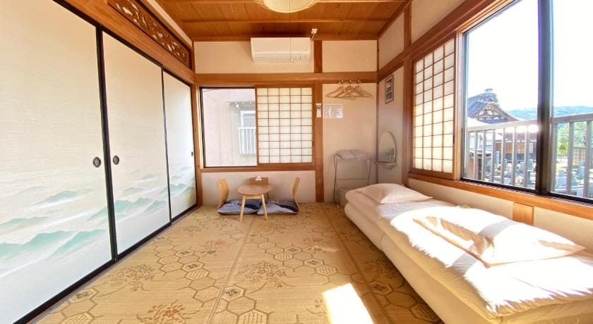 Guesthouse Takayama Hanzansha Bed and Breakfast in Takayama