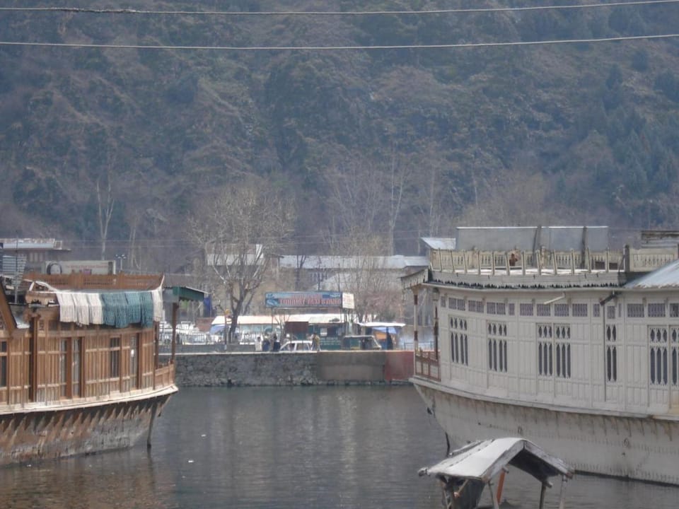 Houseboat Dogstar Vacation rental in India
