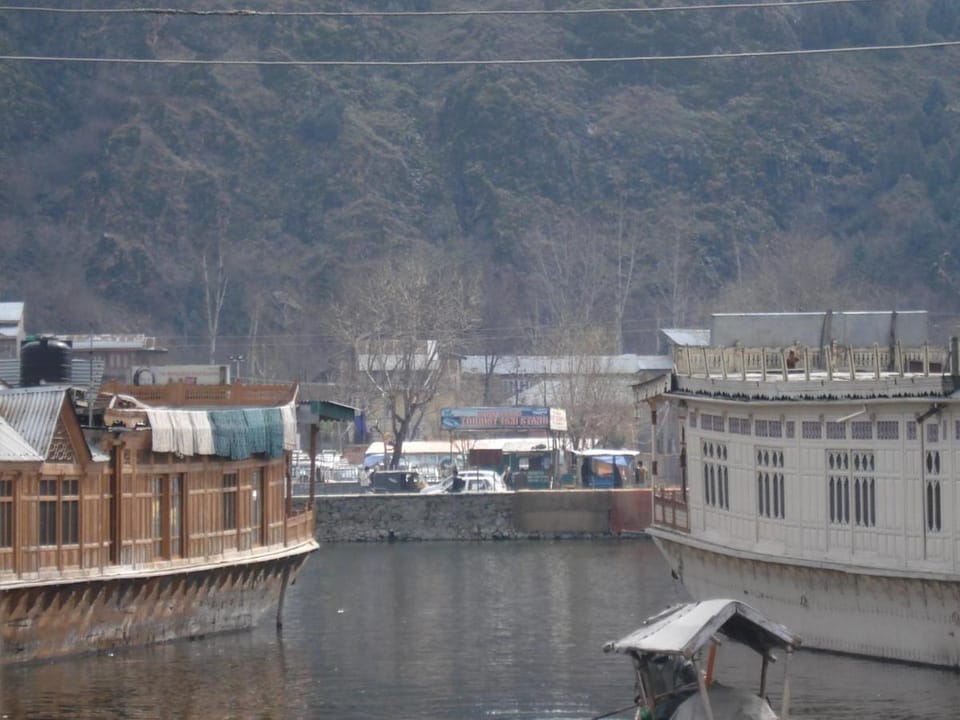 Houseboat Dogstar Vacation rental in India