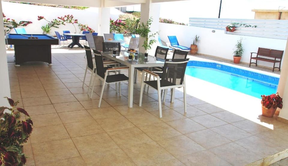 SERENA villa - Only 50m to the sea, Picturesque - Tranquile Area, Paphos Villa in Pomos