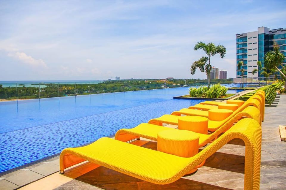 Mactan Newtown Spacious Condo w/ Pool near Airport Apartment in Lapu-Lapu City