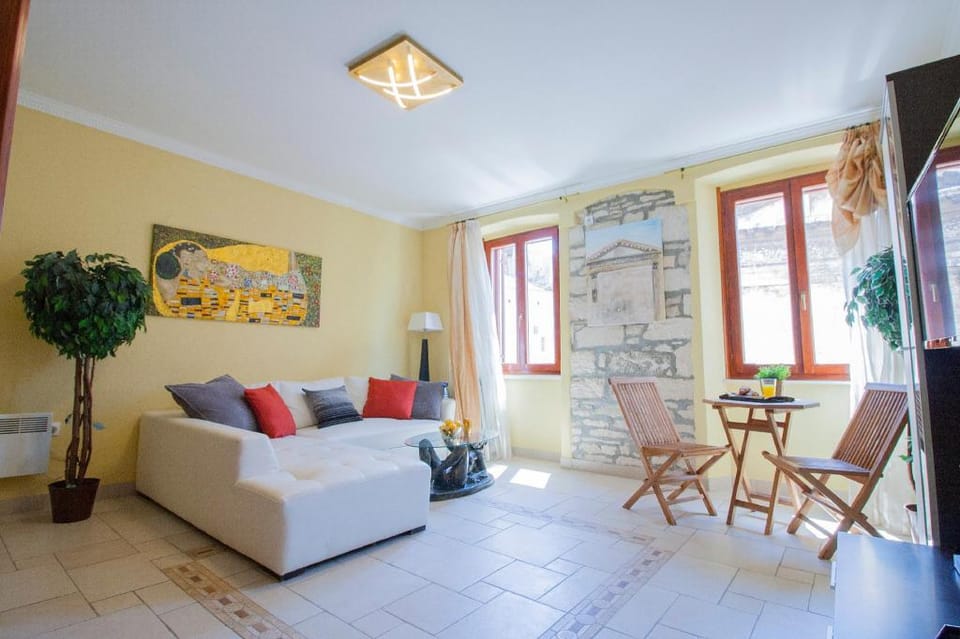 Diana City Hall View Apartment in Pula