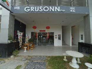 No.4 The Cave @ Puchong IOI MALL Skypod Residences Apartment in Subang Jaya