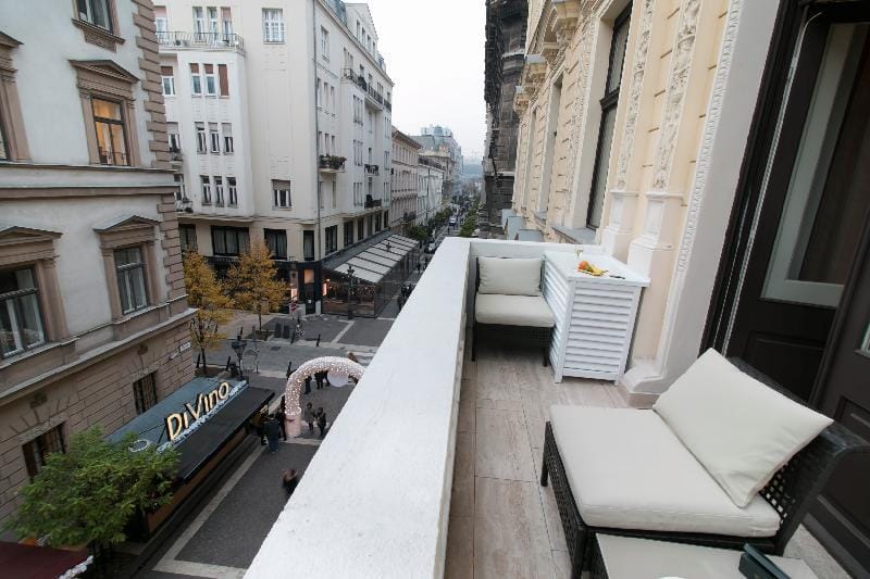 Count Zrinyi Basilica Luxurious Residence Apartment in Budapest
