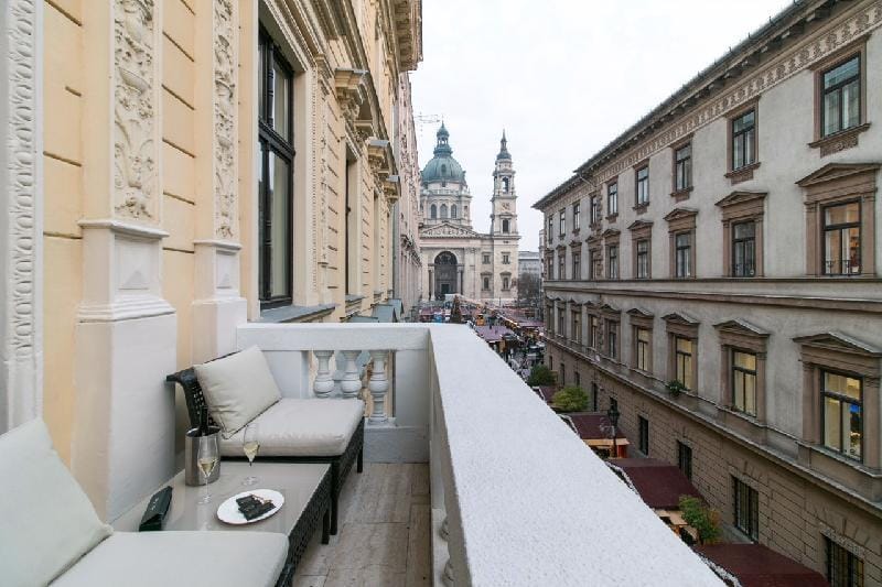 Count Zrinyi Basilica Luxurious Residence Apartment in Budapest