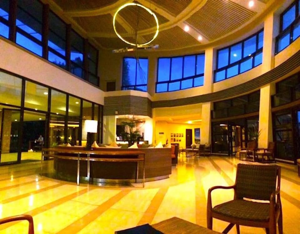 Netflix WiFi 50"TV, Uratex- Pico de Loro Cove- 1BR Apartment in Nasugbu