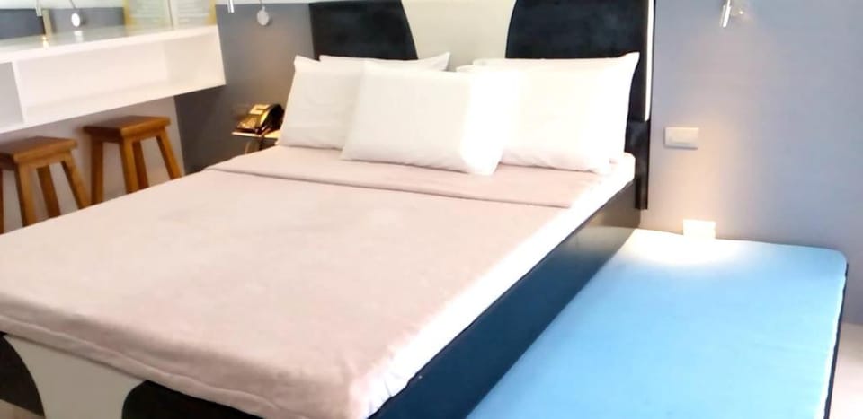 Netflix, WiFi, 42"TV, Uratex- Pico de Loro Cove /g Apartment in Nasugbu