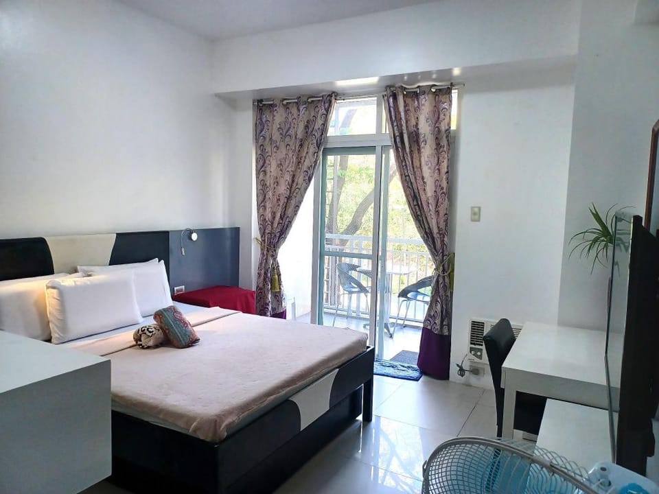 Netflix, WiFi, 42"TV, Uratex- Pico de Loro Cove /g Apartment in Nasugbu