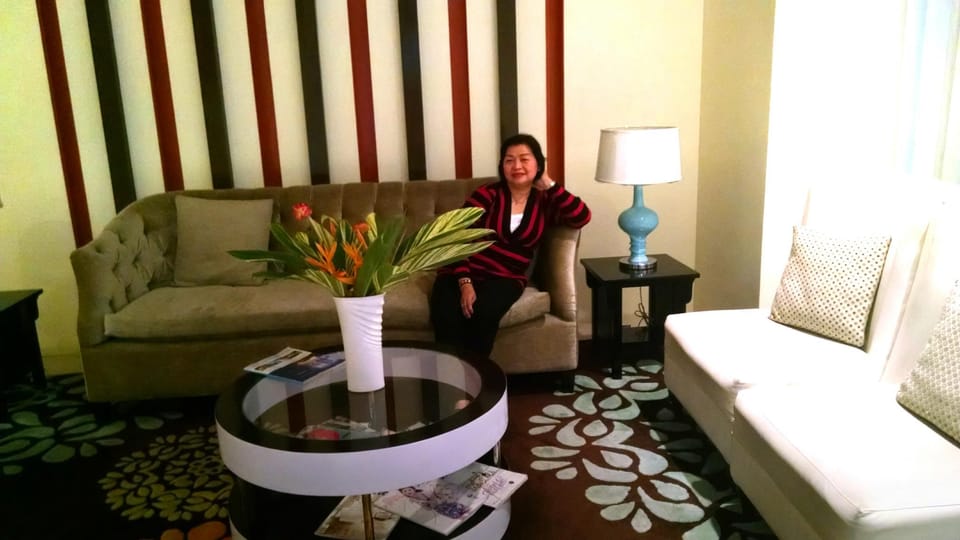 Relax while waiting, stay near the Airport.  Shh.. Apartment in Pasay