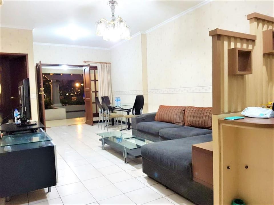Rare & Big 97sqm Townhouse, 1 min walk to 2 Malls Apartment in Jakarta