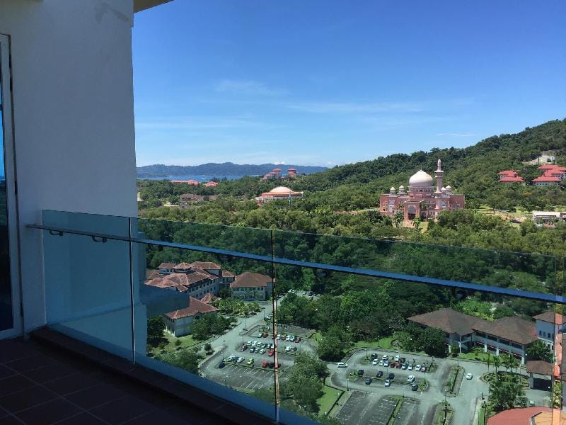 2770 Sqf 4-Bedroom Condo 1-Borneo Hypermall Apartment in Kota Kinabalu