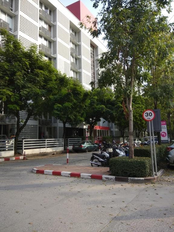HomeStay Super Deluxe-2 nr Bkk/Piyavet hospital Apartment in Bangkok