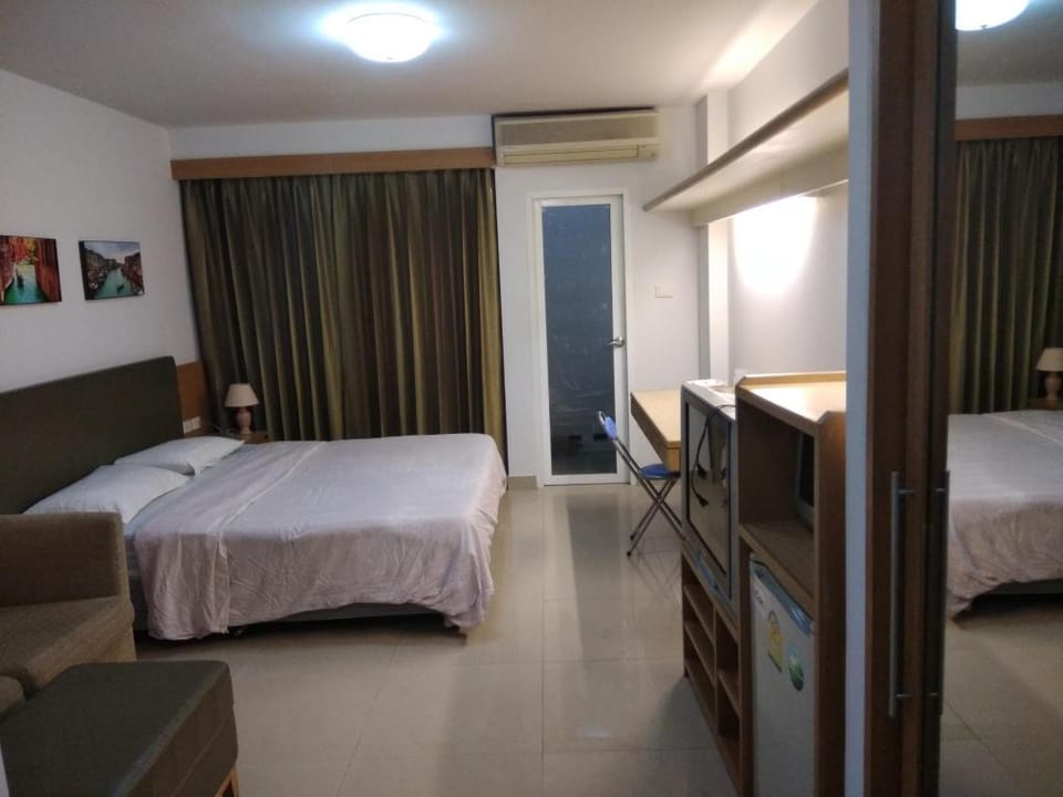 HomeStay Super Deluxe-2 nr Bkk/Piyavet hospital Apartment in Bangkok