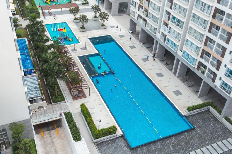 Luxury, Great view, 14th fl., 2 Bd., Golf Course Apartment in Ho Chi Minh City