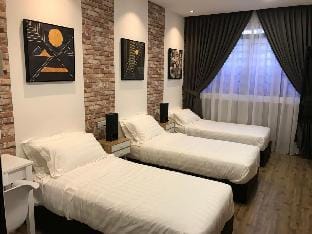 W Boutique Suite-up to 10pax with family karaoke. Apartment in Ipoh