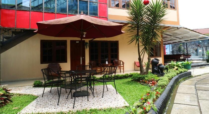 Hotel Arjuna Bed and Breakfast in Cisarua