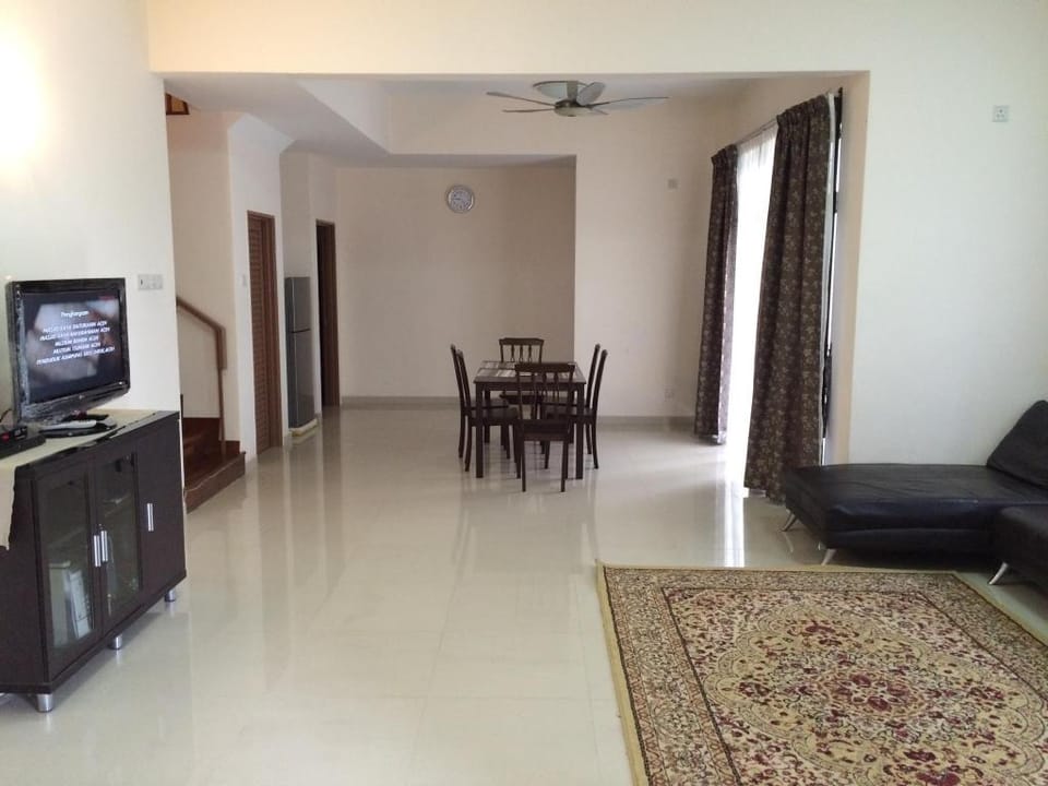 Putrajaya 1808 Homestay (15 beds) Vacation rental in Putrajaya
