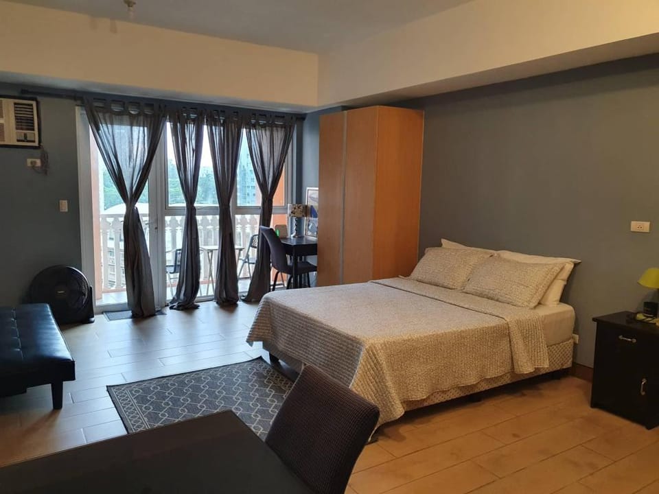 McKinley BGC Hill Taguig Apartment in Makati
