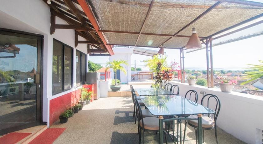RedDoorz near Pantai Boom Bed and Breakfast in East Java