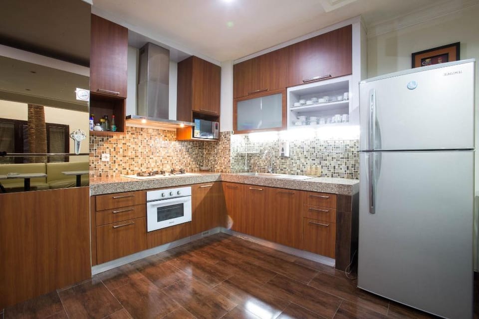 RedDoorz Plus Syariah near Mall Pondok Indah Hotel in South Jakarta City