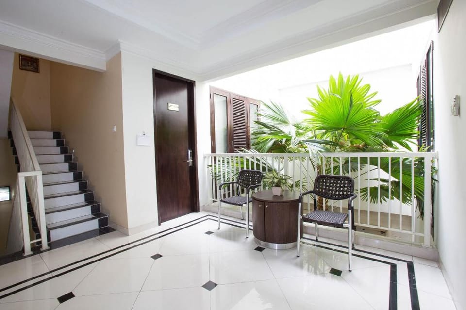 RedDoorz Plus Syariah near Mall Pondok Indah Hotel in South Jakarta City