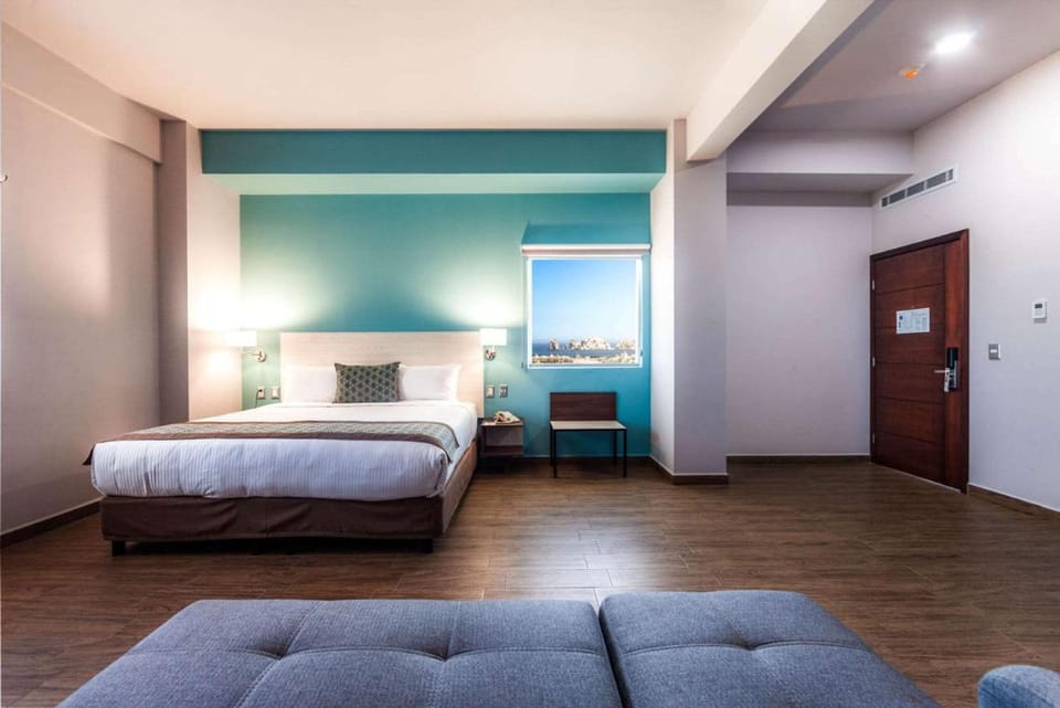 Comfort Inn & Suites Los Cabos Hotel in Cabo San Lucas