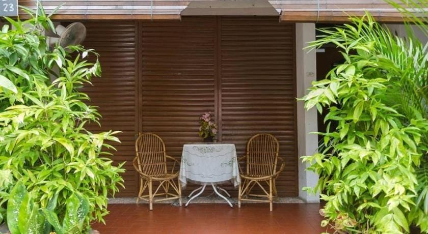 Cocoa Mews Cafe & Home Bed and Breakfast in George Town
