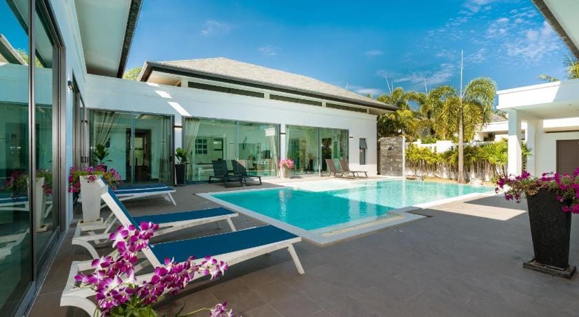 Tropical 4BR Pool Villa Destiny in NaiHarn Villa in Rawai