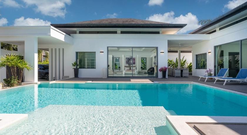 Tropical 4BR Pool Villa Destiny in NaiHarn Villa in Rawai