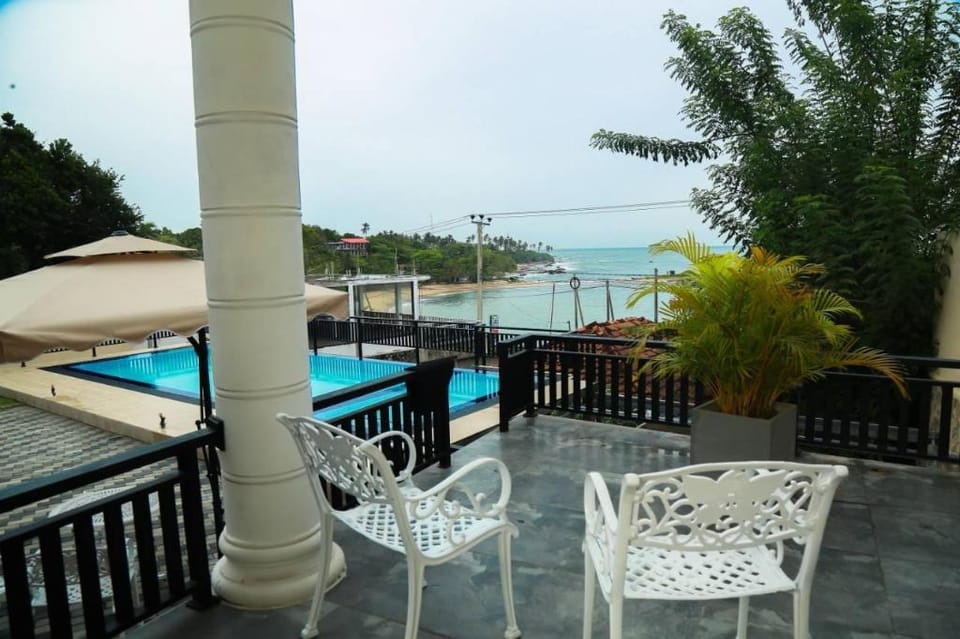 Queens Beach Hotel Hotel in Tangalle
