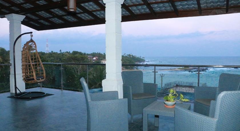 Queens Beach Hotel Hotel in Tangalle
