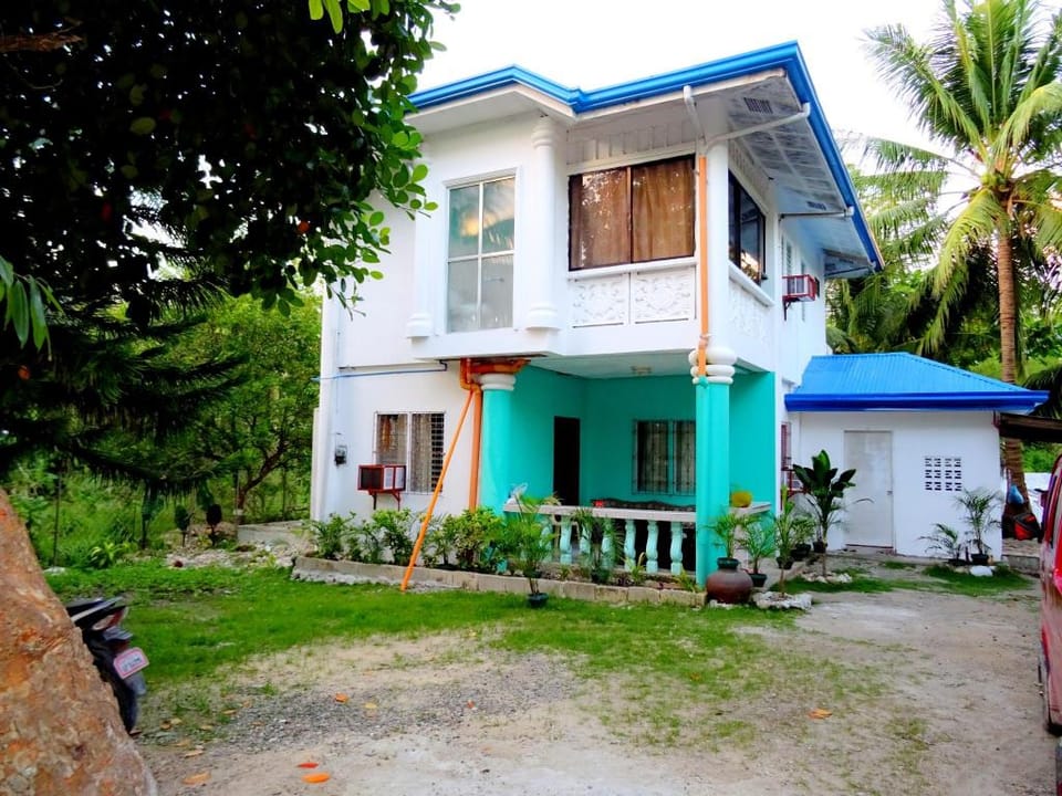 New Modern Summer House Hotel in Central Visayas