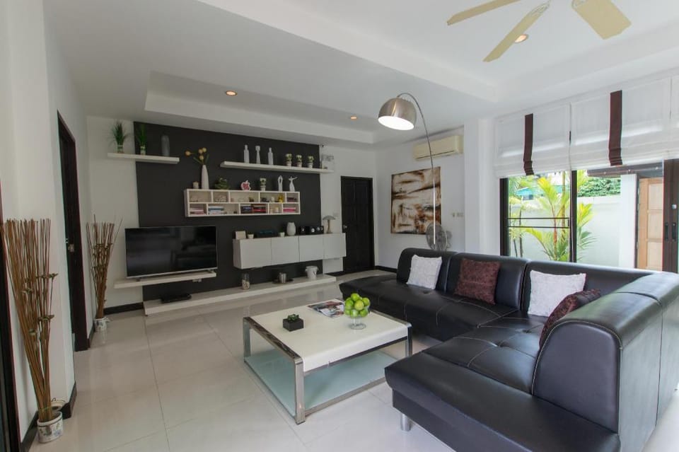 Magnificent 3BR Pool Villa White Cove Villa in Rawai