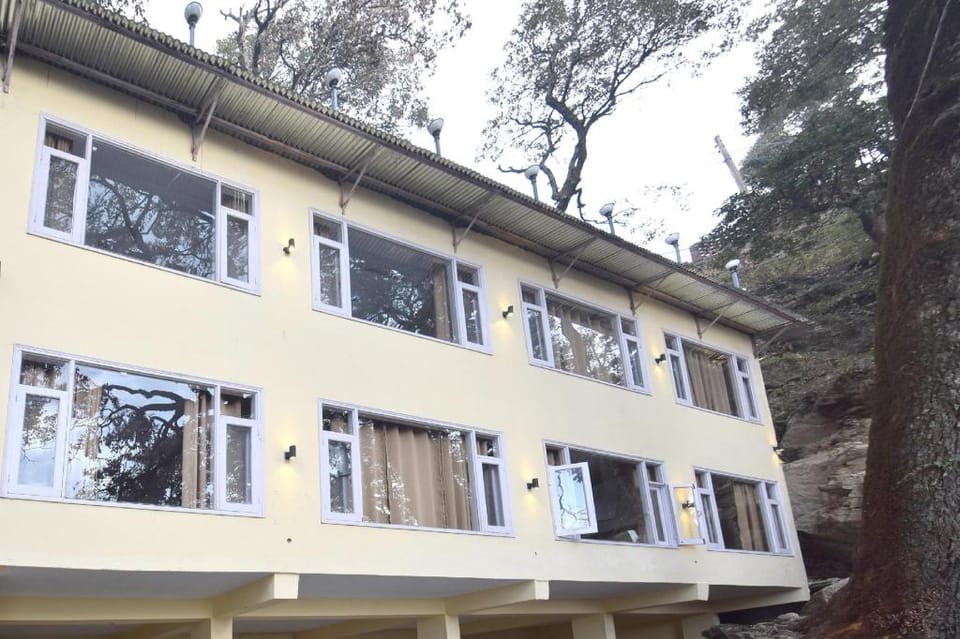 Townshouse Dalhousie Mall Road Hotel in Himachal Pradesh