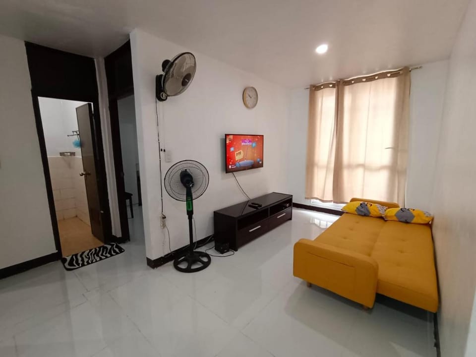 Three-Bedroom Holiday Home - 4th Floor Stairs Only Apartment in Lapu-Lapu City