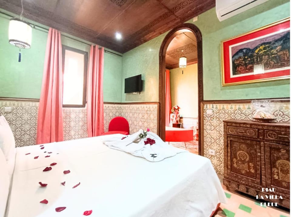 Riad la villa bleue & SPA Bed and Breakfast in Marrakesh