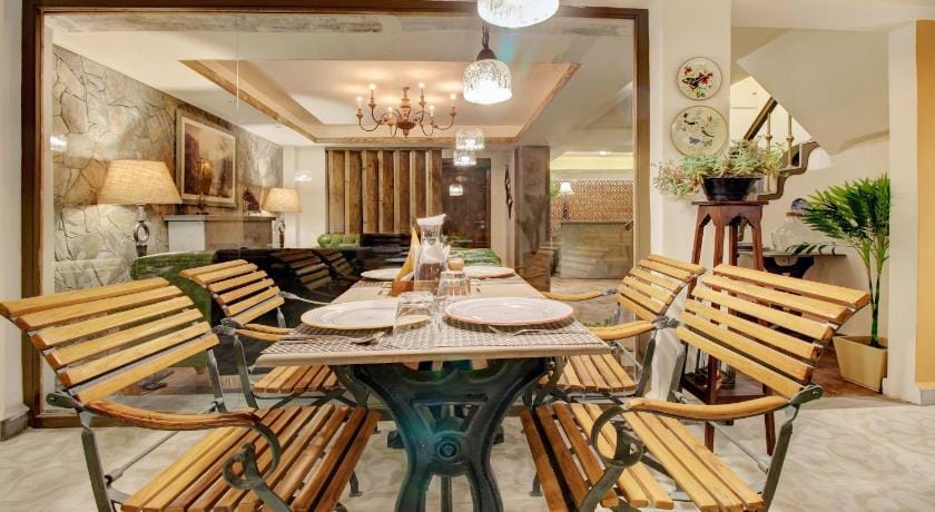 Lakeside Inn Hotel in Uttarakhand