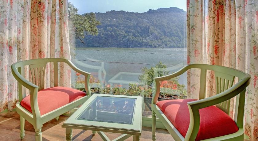 Lakeside Inn Hotel in Uttarakhand