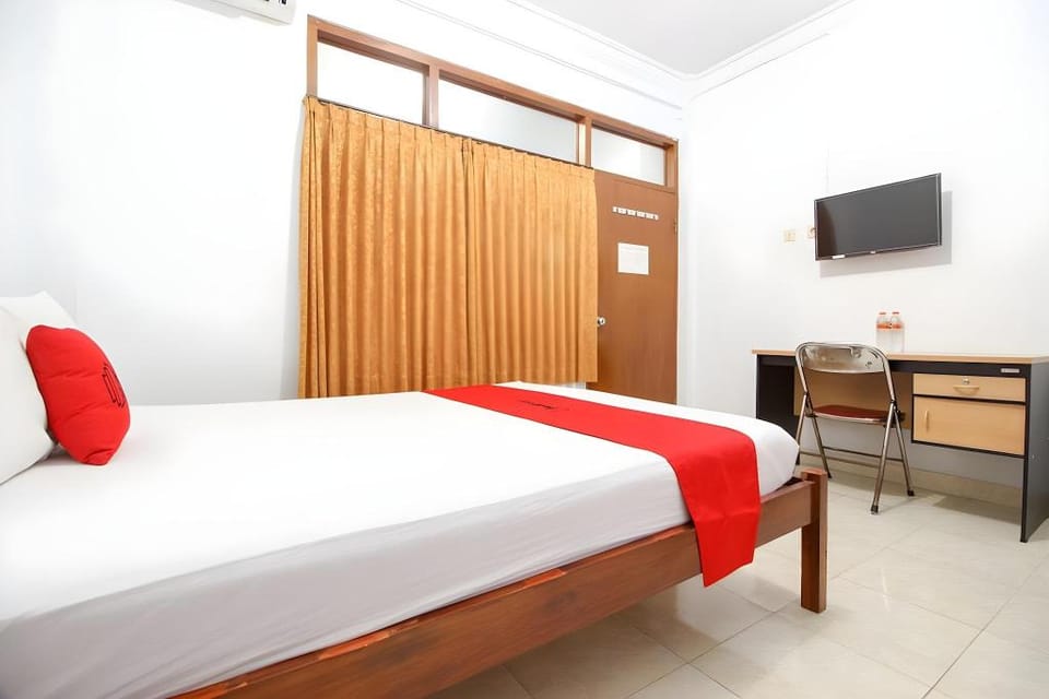RedDoorz Plus near Alun Alun Selatan Bed and Breakfast in Yogyakarta