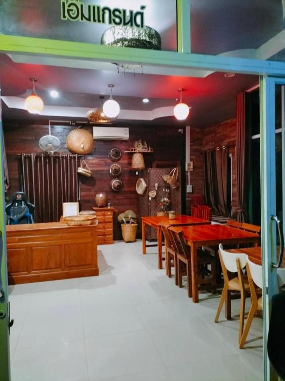 Mgrand hotel Hotel in Laos
