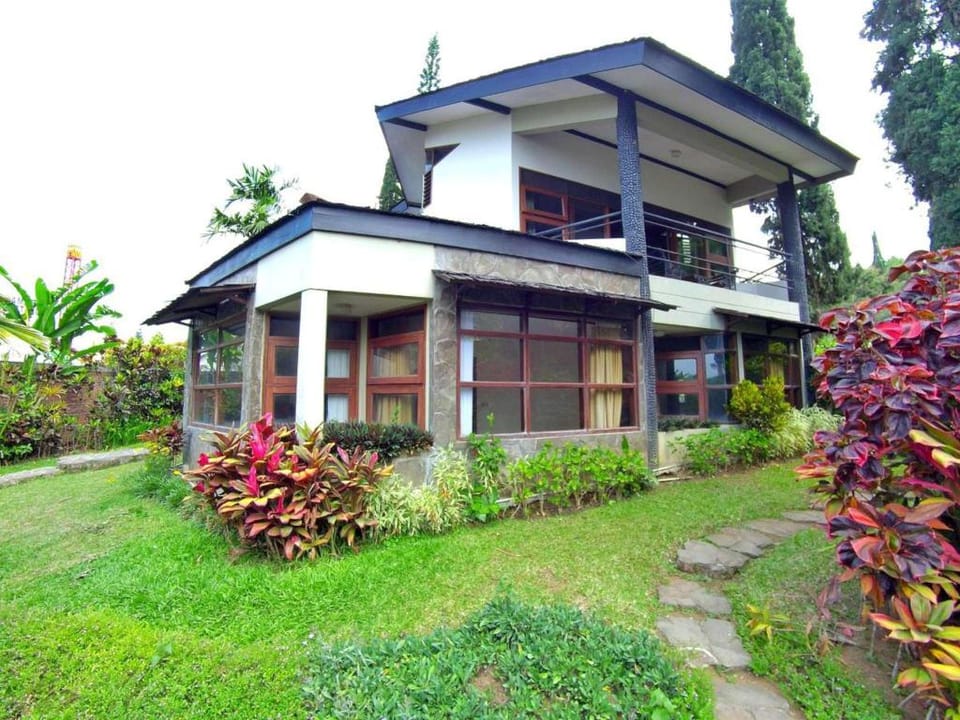 Villa Klub Bunga by The Batu Hotel Batu Malang Hotel in Batu