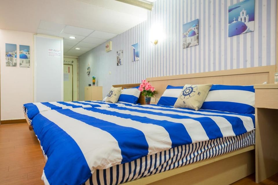 Ximending(Emei E)-Free Drop-off Service, lift Apartment in Taipei City