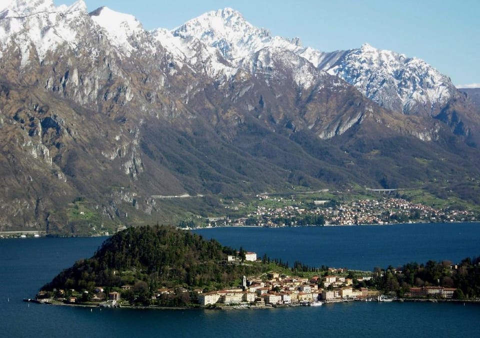 Apartment with garden and private parking Apartment in Bellagio