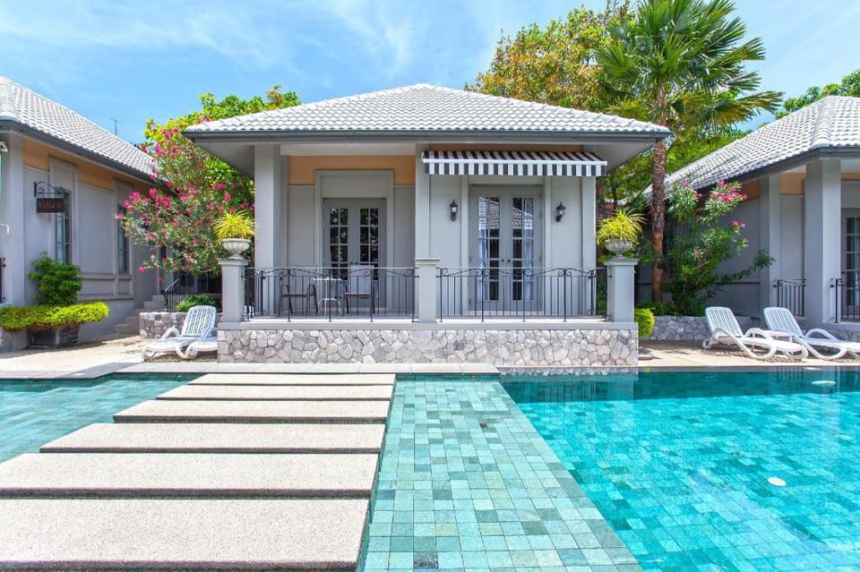 ⭐Pattaya Retreat Villas 9BR 2km to Beach Villa in Pattaya City