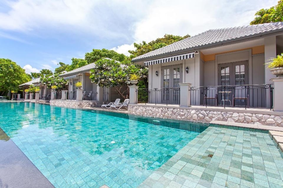 ⭐Pattaya Retreat Villas 9BR 2km to Beach Villa in Pattaya City