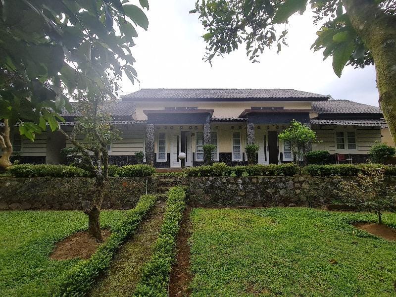 Villa Puncak 6 kamar kap. 20 org - Pondok Yedidah  Villa in Cisarua