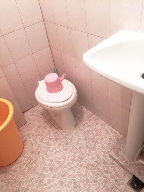 Double bed with Private Bathroom ( FAN )   Apartment in Bangkok