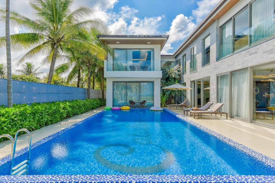 Villa 7 Bedroom  Beachfront The Five Stars Villa in Hoa Hai