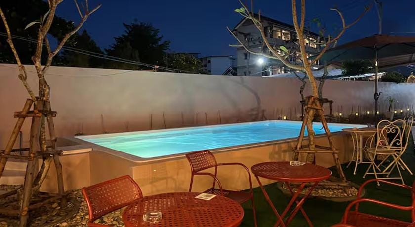The Snug Airportel Hotel in Mai Khao
