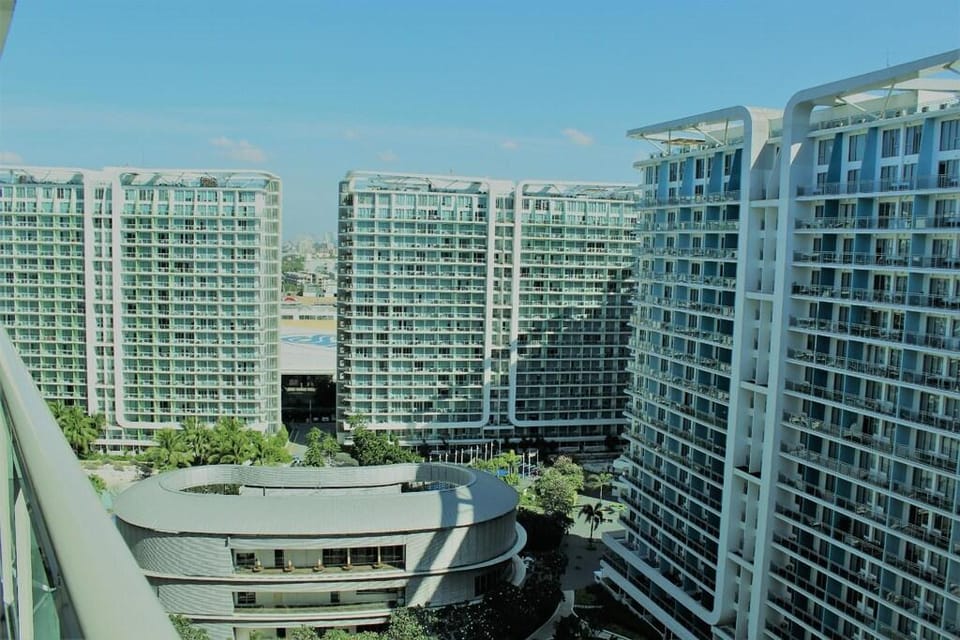 AZURE A2 WAVEPOOL BALCONY NEAR MALL AIRPORT Apartment in Pasay